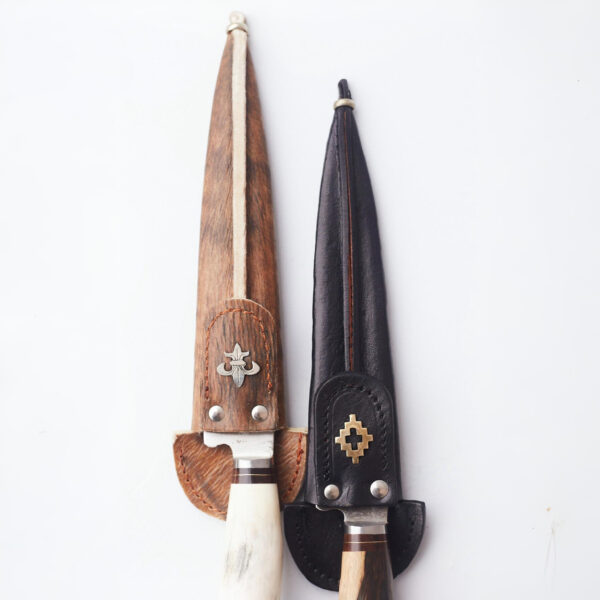 CUCHILLO 20 CM CIERVO ENTERO C/PUNTERAS DE ALPACA Y DIJE - Image 3